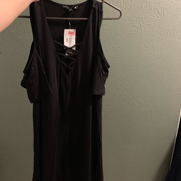 Dresses - Picture 8 of 8